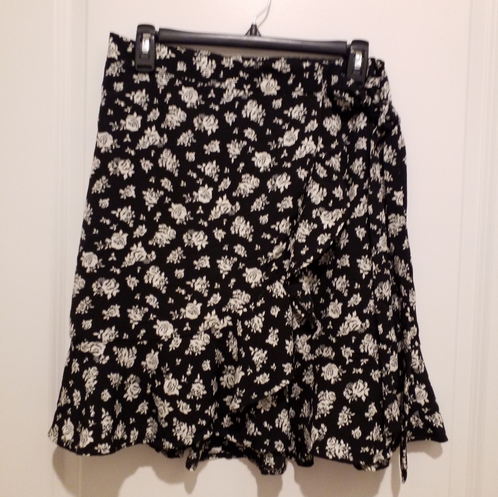 NWT Blu Pepper Floral Asymmetrical Wrap Skirt, Size M